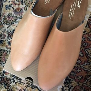 NWOB Toms Honey Leather Women's Jutti Mules